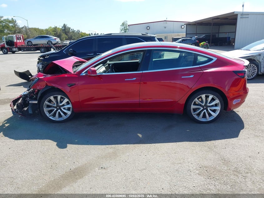 2018 Tesla Model 3 Long Range/Performance VIN: 5YJ3E1EB9JF129923 Lot: 43369695