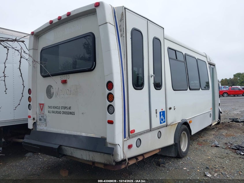 1FDFE4FSXHDC67335 2017 FORD ECONOLINE photo no. 4