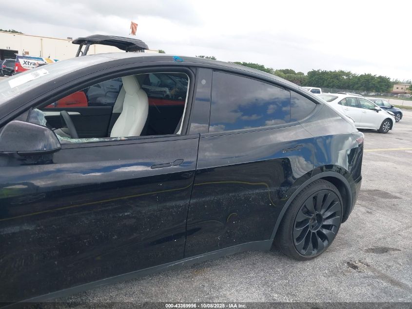2022 Tesla Model Y Performance Dual Motor All-Wheel Drive VIN: 7SAYGDEF2NF555644 Lot: 43369996