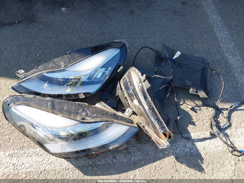 2023 Tesla Model X Dual Motor All-Wheel Drive/Standard Range VIN: 7SAXCAE50PF397062 Lot: 43369998