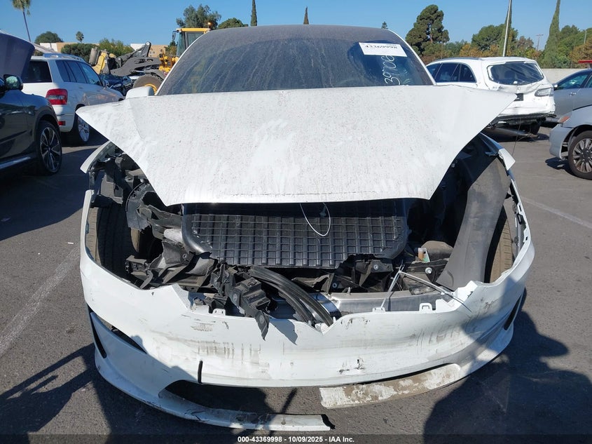 2023 Tesla Model X Dual Motor All-Wheel Drive/Standard Range VIN: 7SAXCAE50PF397062 Lot: 43369998