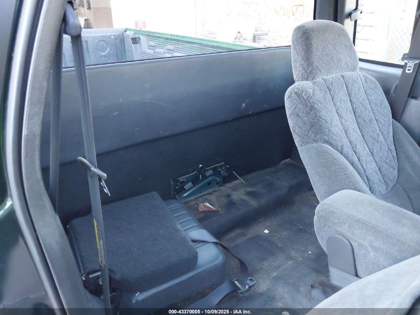 2002 GMC Sonoma Sl VIN: 1GTCS195728198821 Lot: 43370005