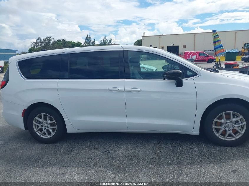 2025 Chrysler Pacifica Select VIN: 2C4RC1BG2SR520790 Lot: 43370578