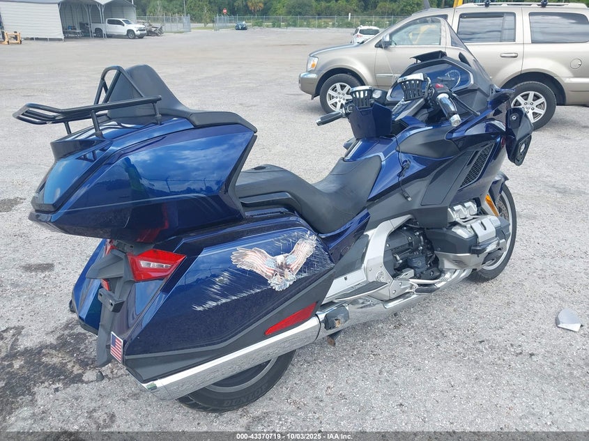 JH2SC7956JK004445 2018 HONDA GL1800C photo no. 4