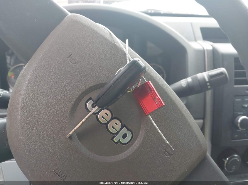 2008 Jeep Liberty Sport VIN: 1J8GN28K88W140445 Lot: 43370728