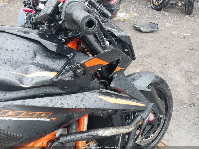 2024 Ktm 1290 Super Duke R VIN: VBKV39404RM989680 Lot: 43370864