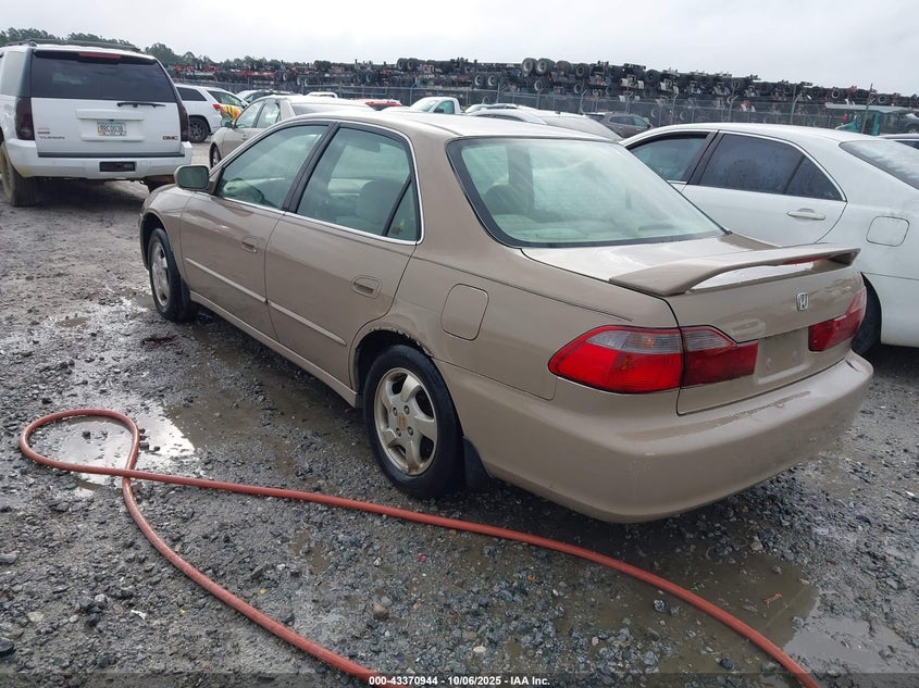 1HGCG5656XA102997 1999 HONDA ACCORD photo no. 3