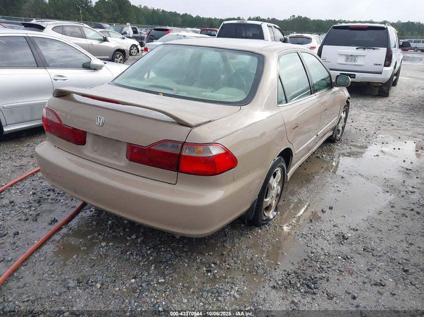 1HGCG5656XA102997 1999 HONDA ACCORD photo no. 4