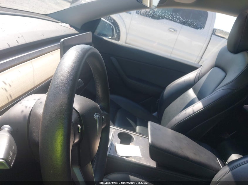 2021 Tesla Model Y Long Range Dual Motor All-Wheel Drive VIN: 5YJYGAEE9MF193782 Lot: 43371236