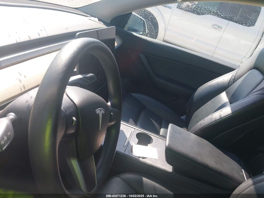 2021 Tesla Model Y Long Range Dual Motor All-Wheel Drive VIN: 5YJYGAEE9MF193782 Lot: 43371236