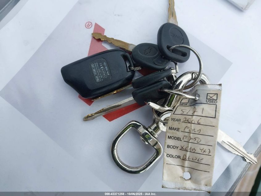 2002 Toyota Tundra Sr5 V8 VIN: 5TBBT44132S299938 Lot: 43371258