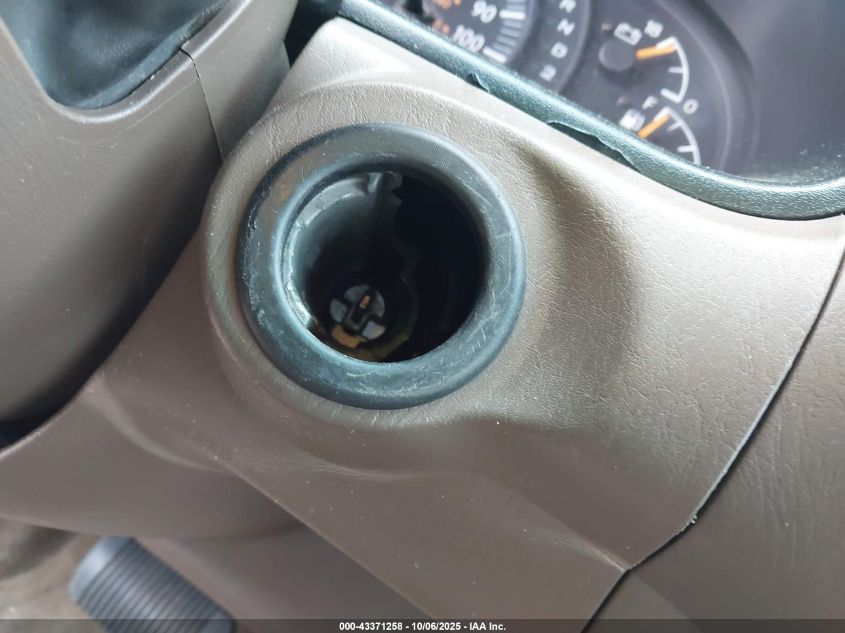 2002 Toyota Tundra Sr5 V8 VIN: 5TBBT44132S299938 Lot: 43371258