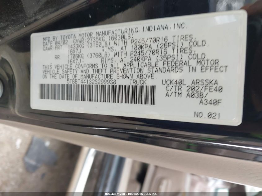 2002 Toyota Tundra Sr5 V8 VIN: 5TBBT44132S299938 Lot: 43371258