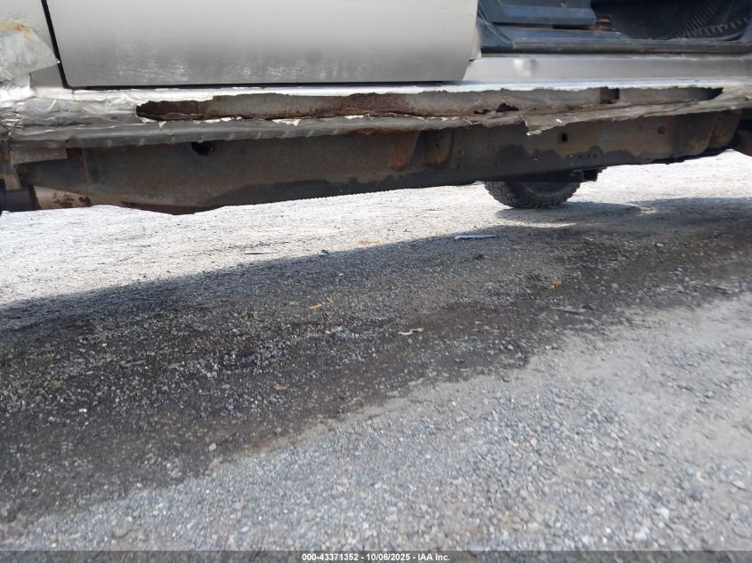 2001 Chevrolet Silverado 2500Hd Lt VIN: 1GCHK29UX1E313785 Lot: 43371352