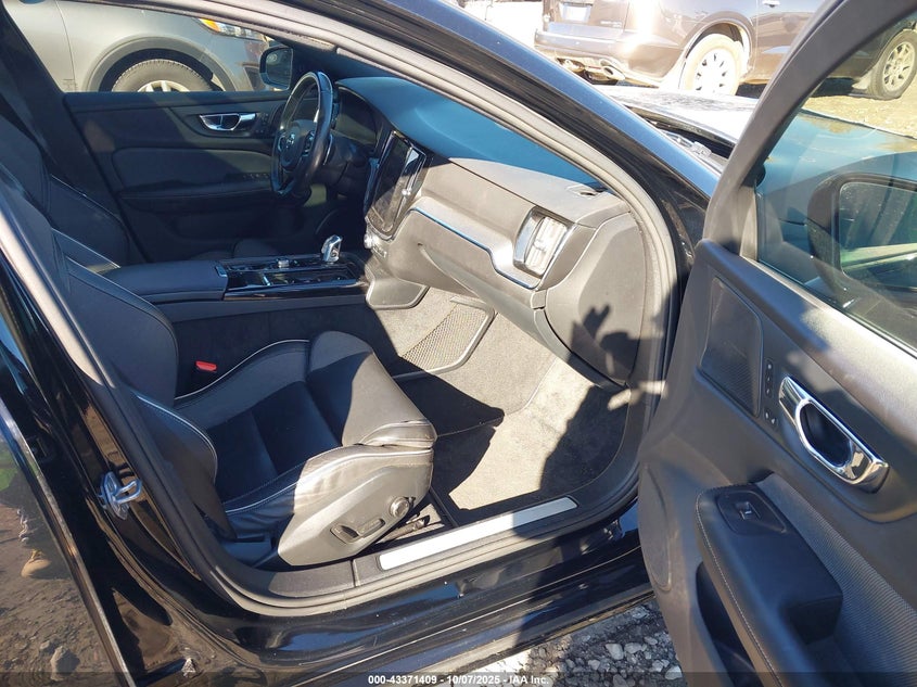 2019 VOLVO S60 HYBRID T8 R-DESIGN 7JRBR0FMXKG018414