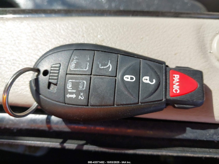 2011 Chrysler Town & Country Touring VIN: 2A4RR5DG4BR649188 Lot: 43371452