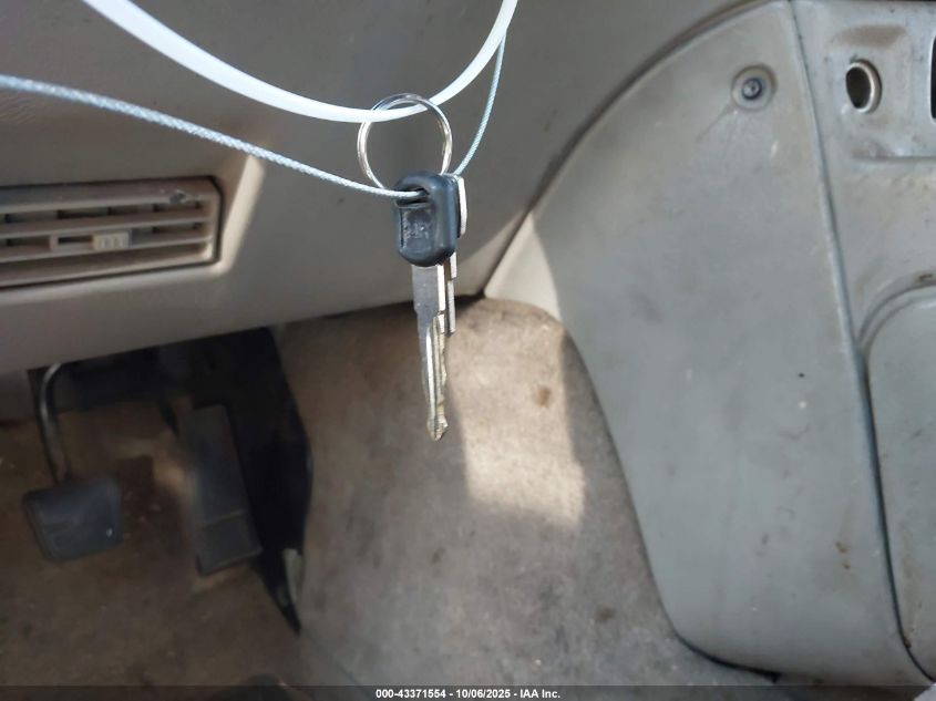 2000 Chevrolet Astro VIN: 1GNDM19WXYB124965 Lot: 43371554