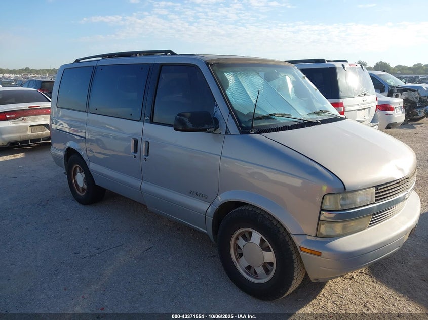 CHEVROLET ASTRO 2000. Lot# 43371554. VIN 1GNDM19WXYB124965. Photo 1