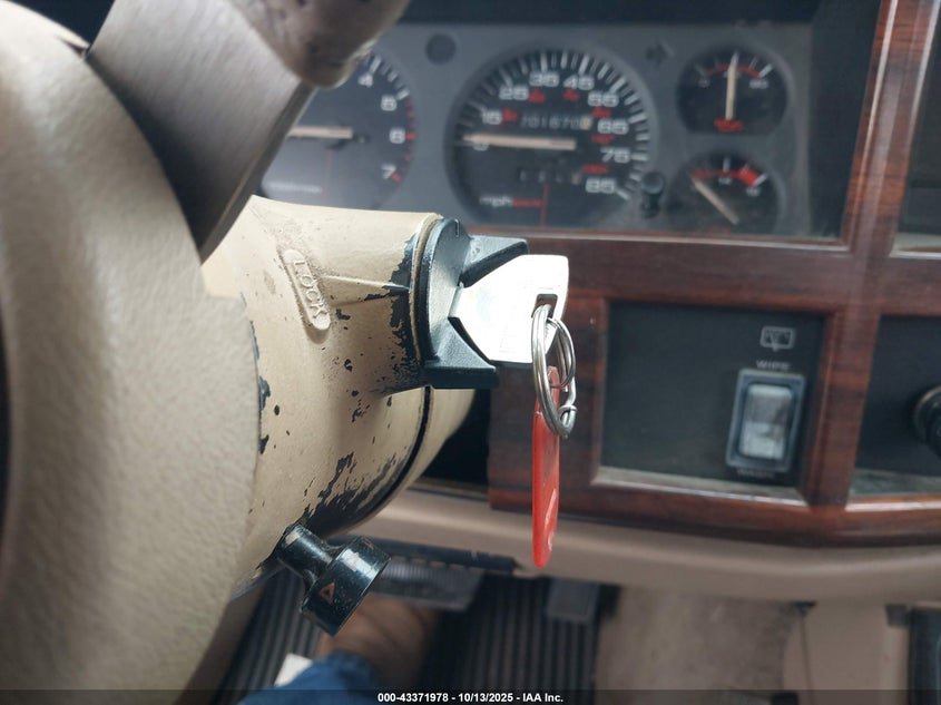 1993 Jeep Cherokee Country VIN: 1J4FJ78S2PL562474 Lot: 43371978