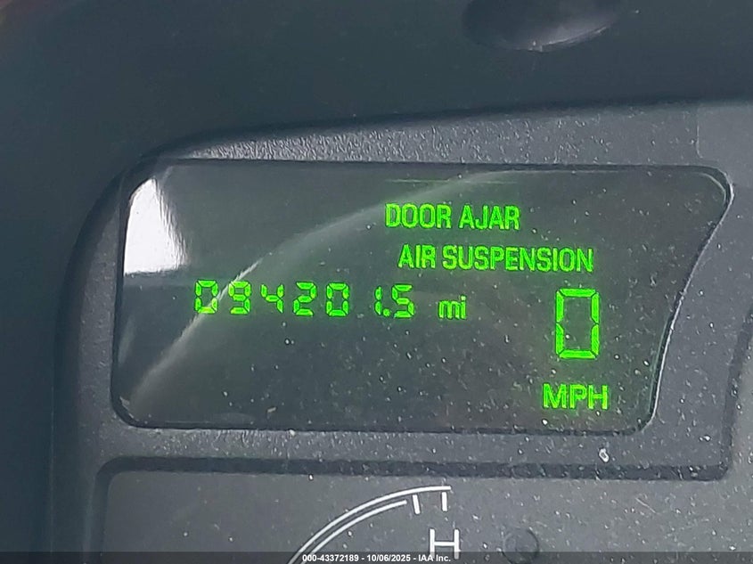 2004 Lincoln Town Car Signature VIN: 1LNHM81W84Y640937 Lot: 43372189