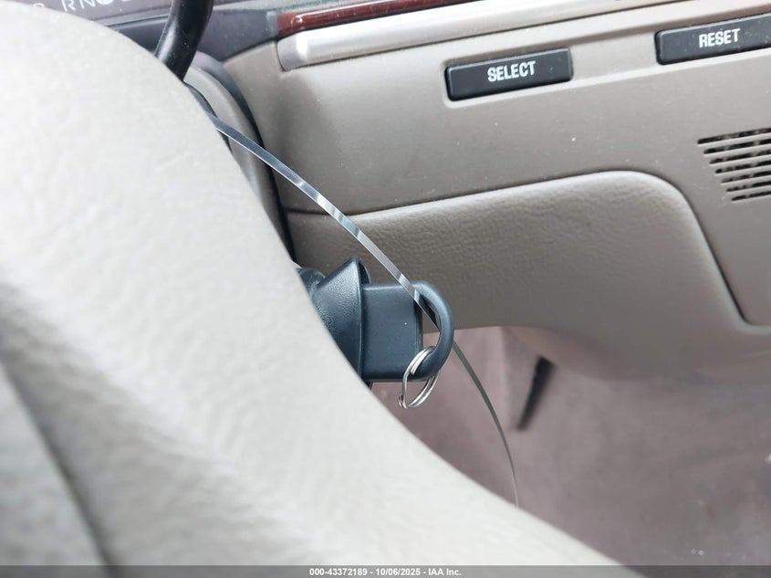 2004 Lincoln Town Car Signature VIN: 1LNHM81W84Y640937 Lot: 43372189