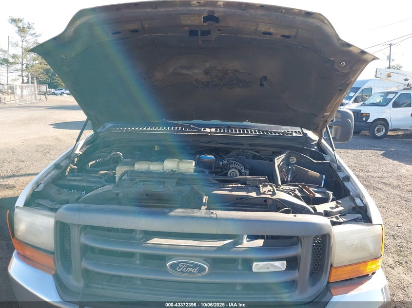 2000 Ford F-350 Lariat/Xl/Xlt VIN: 1FTSF31F0YED58418 Lot: 43372396