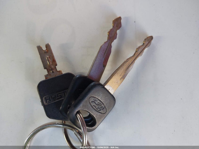 2000 Ford F-350 Lariat/Xl/Xlt VIN: 1FTSF31F0YED58418 Lot: 43372396