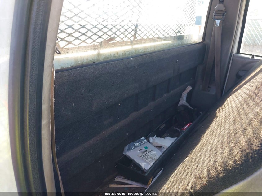 2000 Ford F-350 Lariat/Xl/Xlt VIN: 1FTSF31F0YED58418 Lot: 43372396