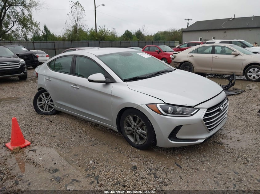 HYUNDAI ELANTRA SE