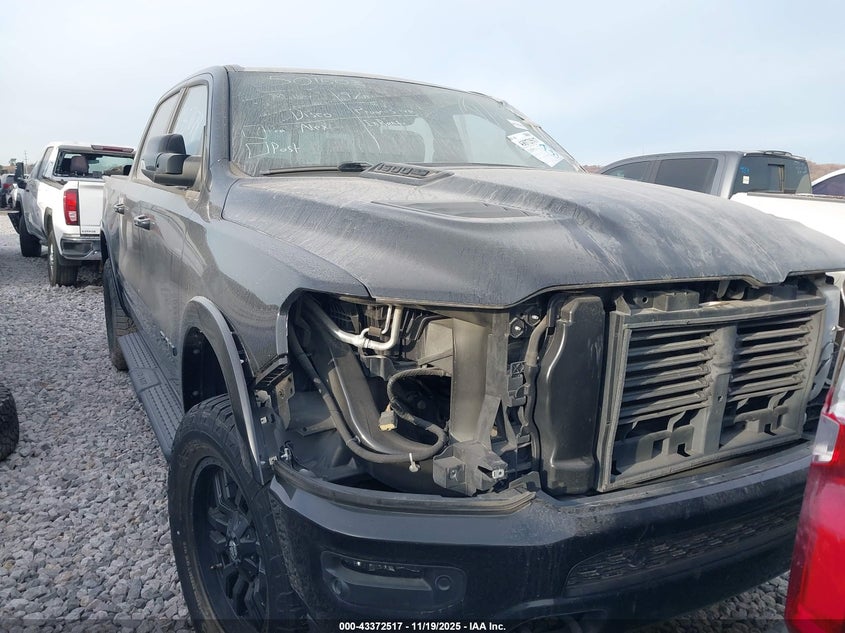 RAM 1500 LARAMIE 4X4 5 7 BOX