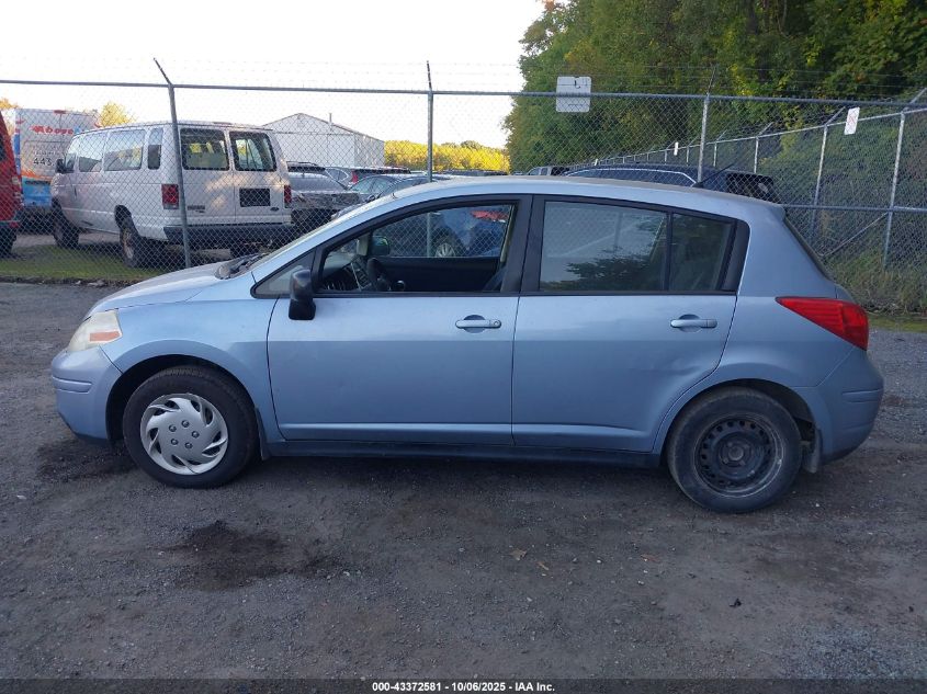 2009 Nissan Versa 1.8S VIN: 3N1BC13E19L452877 Lot: 43372581