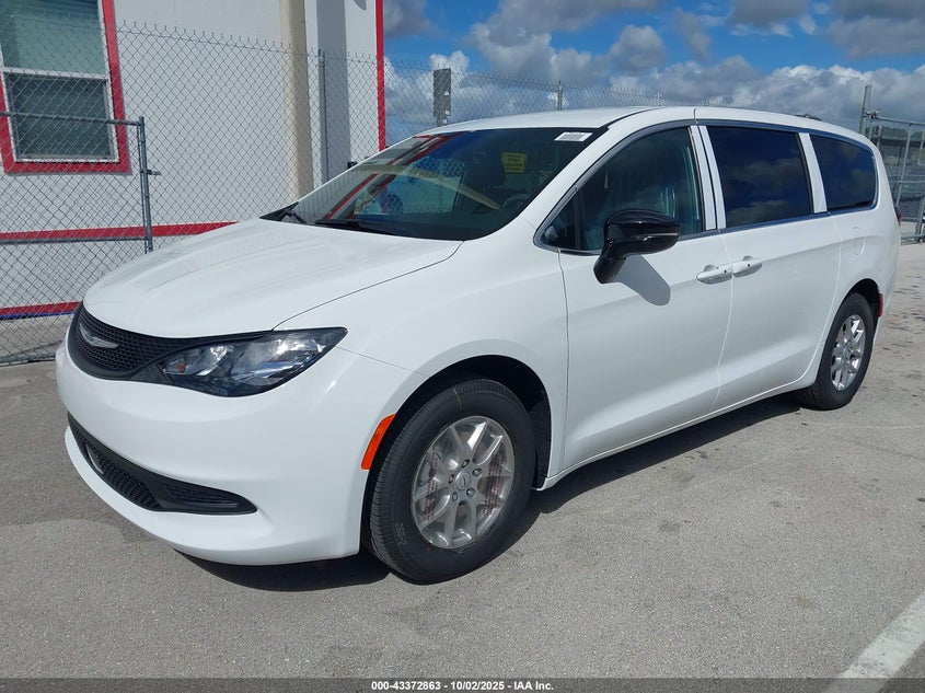 2C4RC1CG7TR170721 2026 CHRYSLER VOYAGER photo no. 2