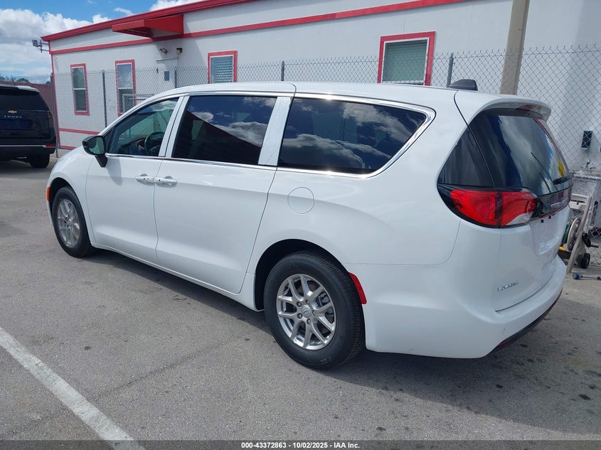 2C4RC1CG7TR170721 2026 CHRYSLER VOYAGER photo no. 3