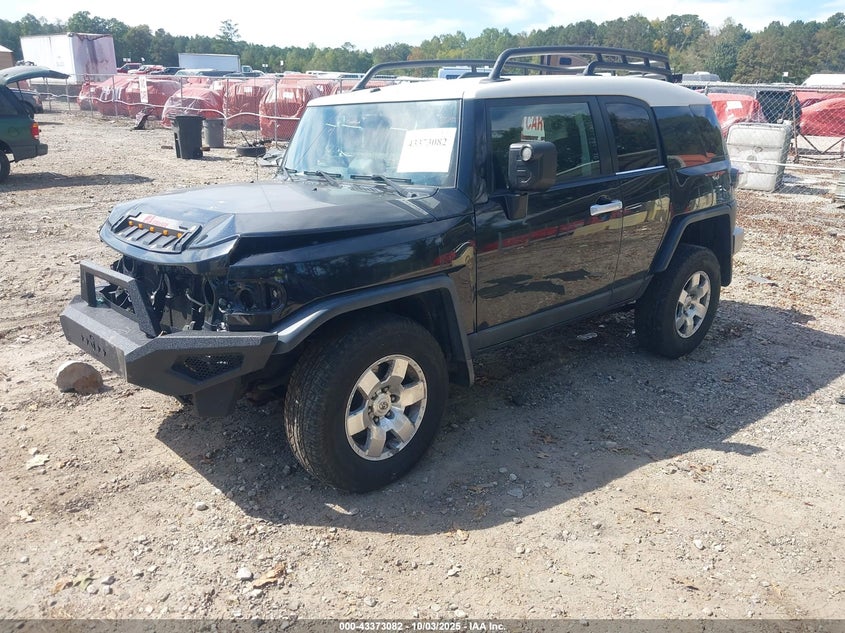 JTEBU11F570027108 2007 TOYOTA FJ CRUISER photo no. 2