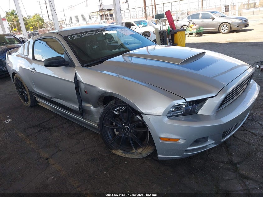 FORD MUSTANG V6
