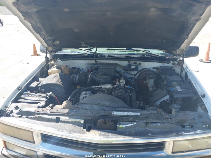 1999 Chevrolet Suburban 1500 Lt VIN: 3GNEC16R8XG253587 Lot: 43373200