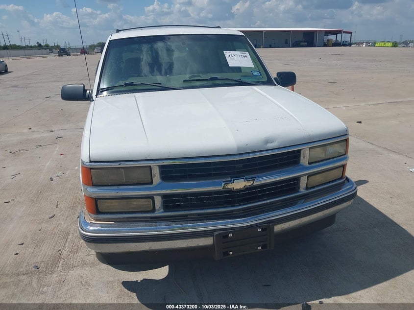 1999 Chevrolet Suburban 1500 Lt VIN: 3GNEC16R8XG253587 Lot: 43373200