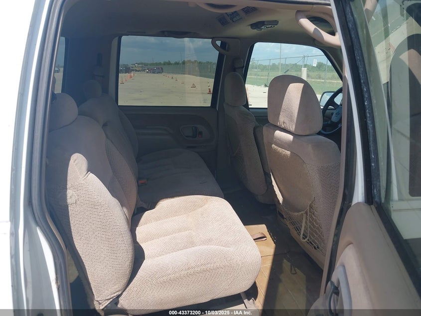 1999 Chevrolet Suburban 1500 Lt VIN: 3GNEC16R8XG253587 Lot: 43373200