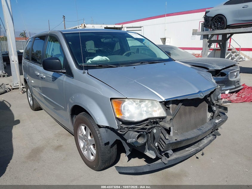 Vin: , lot: 43867947, chrysler town & country new lx 2010 img_1