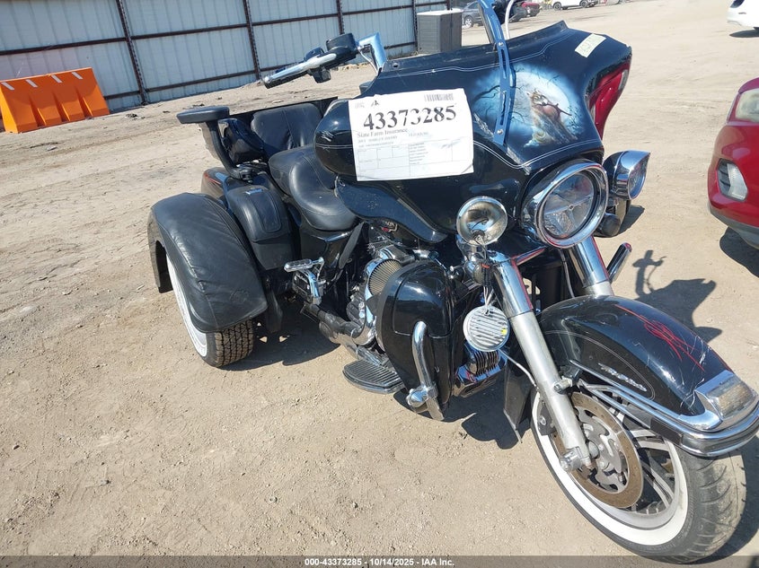 1HD1MAM16DB852220 2013 Harley-Davidson Flhtcutg Tri Glide Ultra Classic auction photo 1