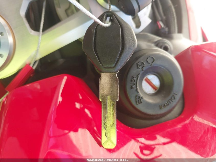 2024 Ducati Panigale V4S VIN: ZDMDAGWWXRB009765 Lot: 43373306