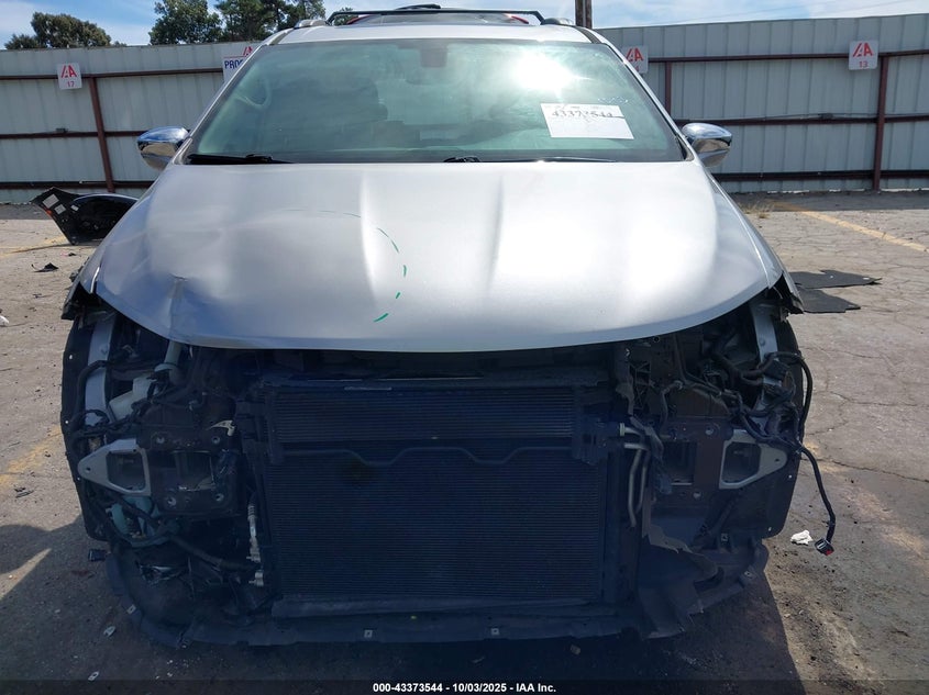 2018 CHRYSLER PACIFICA LIMITED - 2C4RC1GG2JR272337