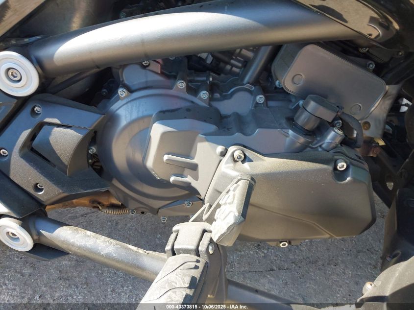 2016 Can-Am Spyder Roadster F3-T/Limited/Limited Spec VIN: 2BXREDD2XGV001076 Lot: 43373815