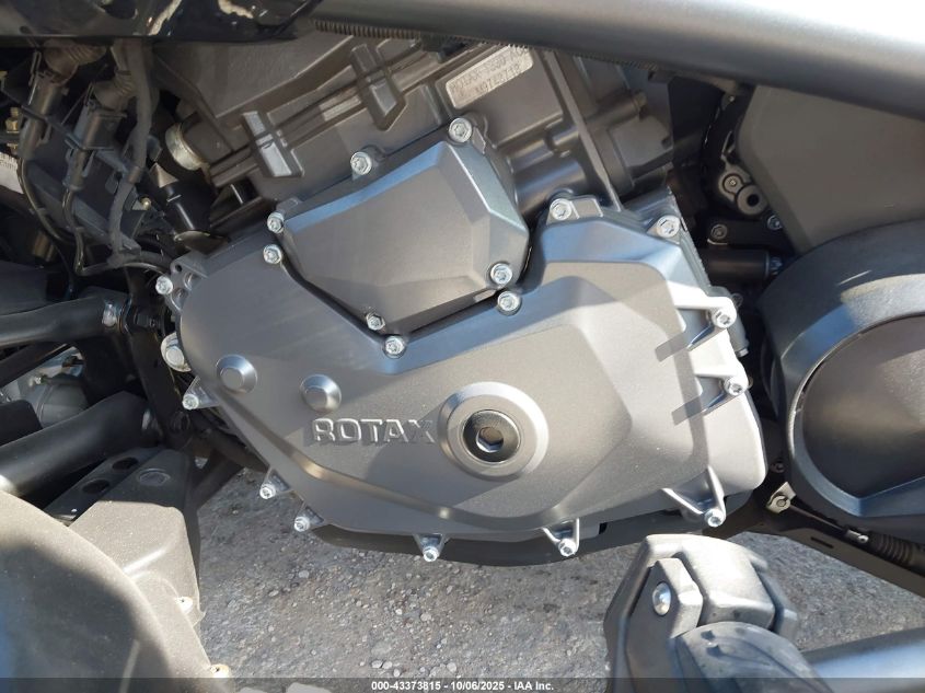 2016 Can-Am Spyder Roadster F3-T/Limited/Limited Spec VIN: 2BXREDD2XGV001076 Lot: 43373815