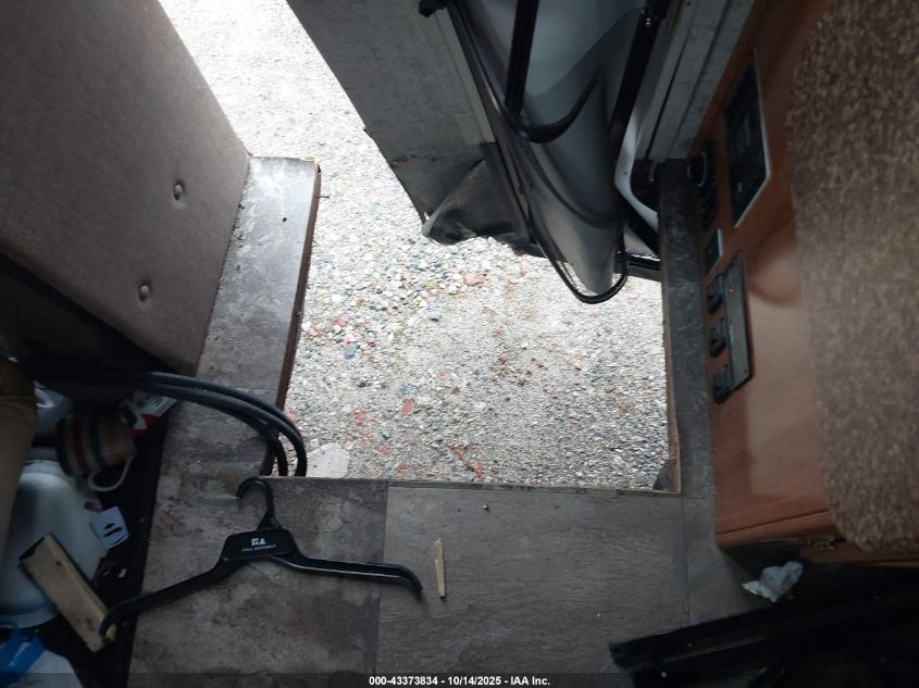 2017 Chevrolet Express Cutaway 4500 Series VIN: 1GB6GUCG6H1132843 Lot: 43373834