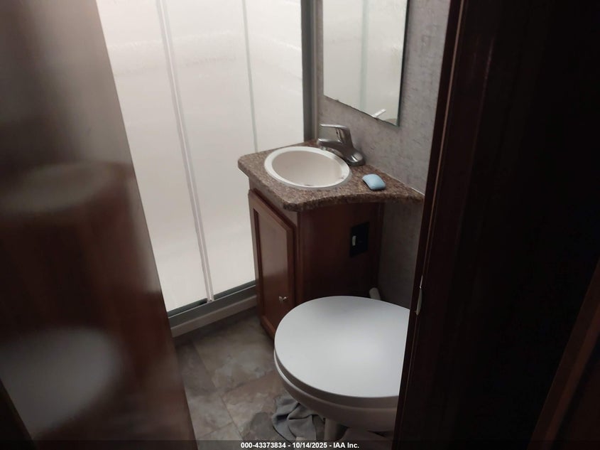 2017 Chevrolet Express Cutaway 4500 Series VIN: 1GB6GUCG6H1132843 Lot: 43373834