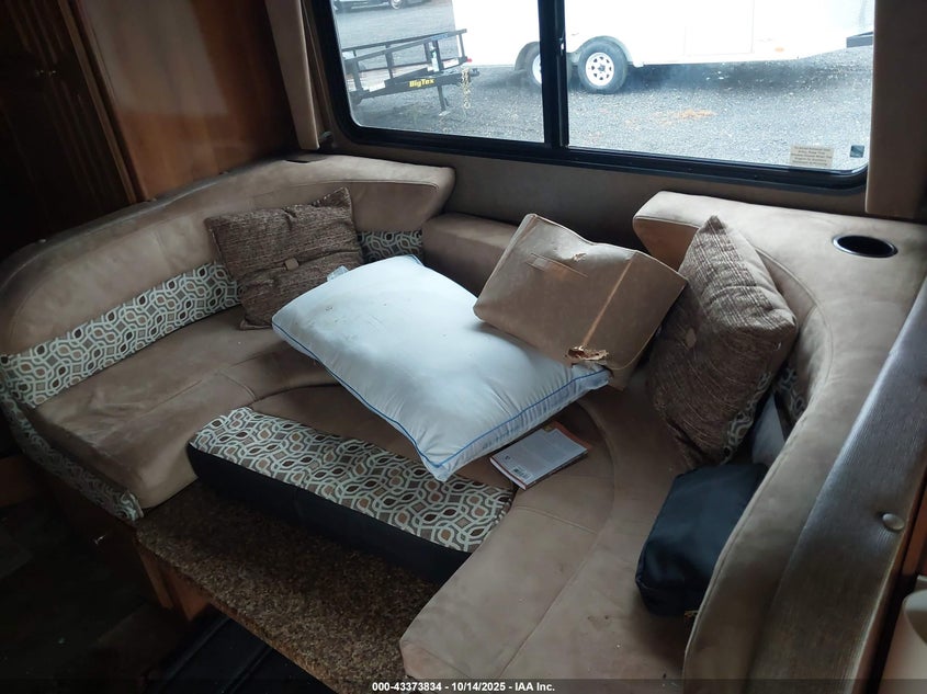 2017 Chevrolet Express Cutaway 4500 Series VIN: 1GB6GUCG6H1132843 Lot: 43373834