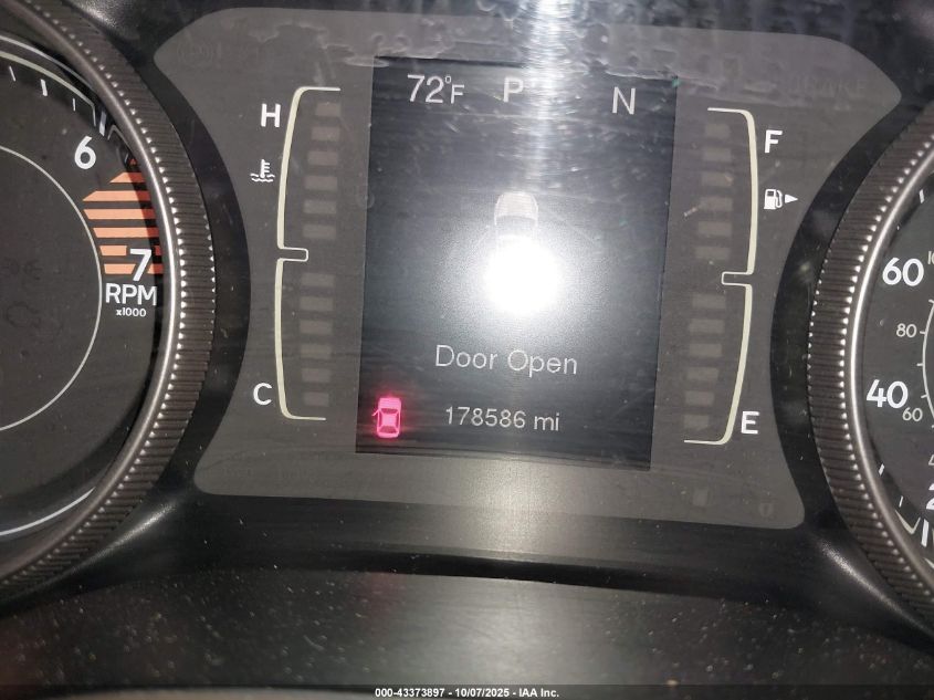 2017 Jeep Cherokee Latitude 4X4 VIN: 1C4PJMCB8HW563869 Lot: 43373897