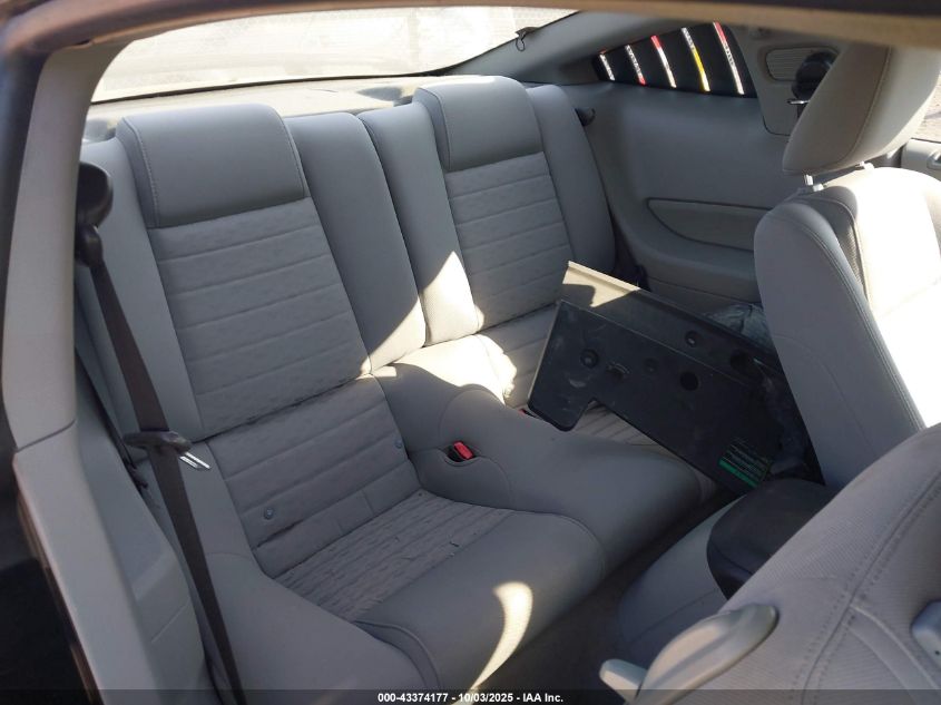 2005 Ford Mustang Gt Deluxe/Gt Premium VIN: 1ZVFT82H955147685 Lot: 43374177