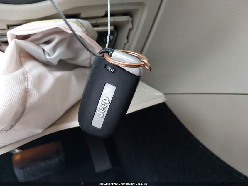 2015 Jeep Grand Cherokee Limited VIN: 1C4RJEBGXFC700692 Lot: 43374269